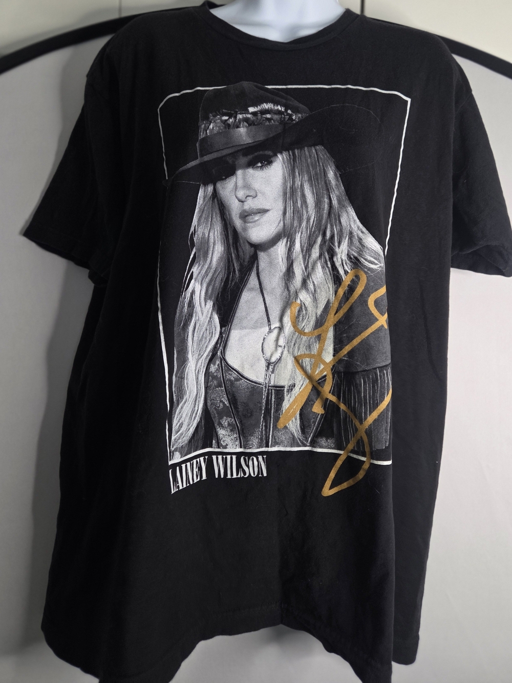 Lainey Wilson Black & Gold Signature Graphic T-Shirt - Size Large